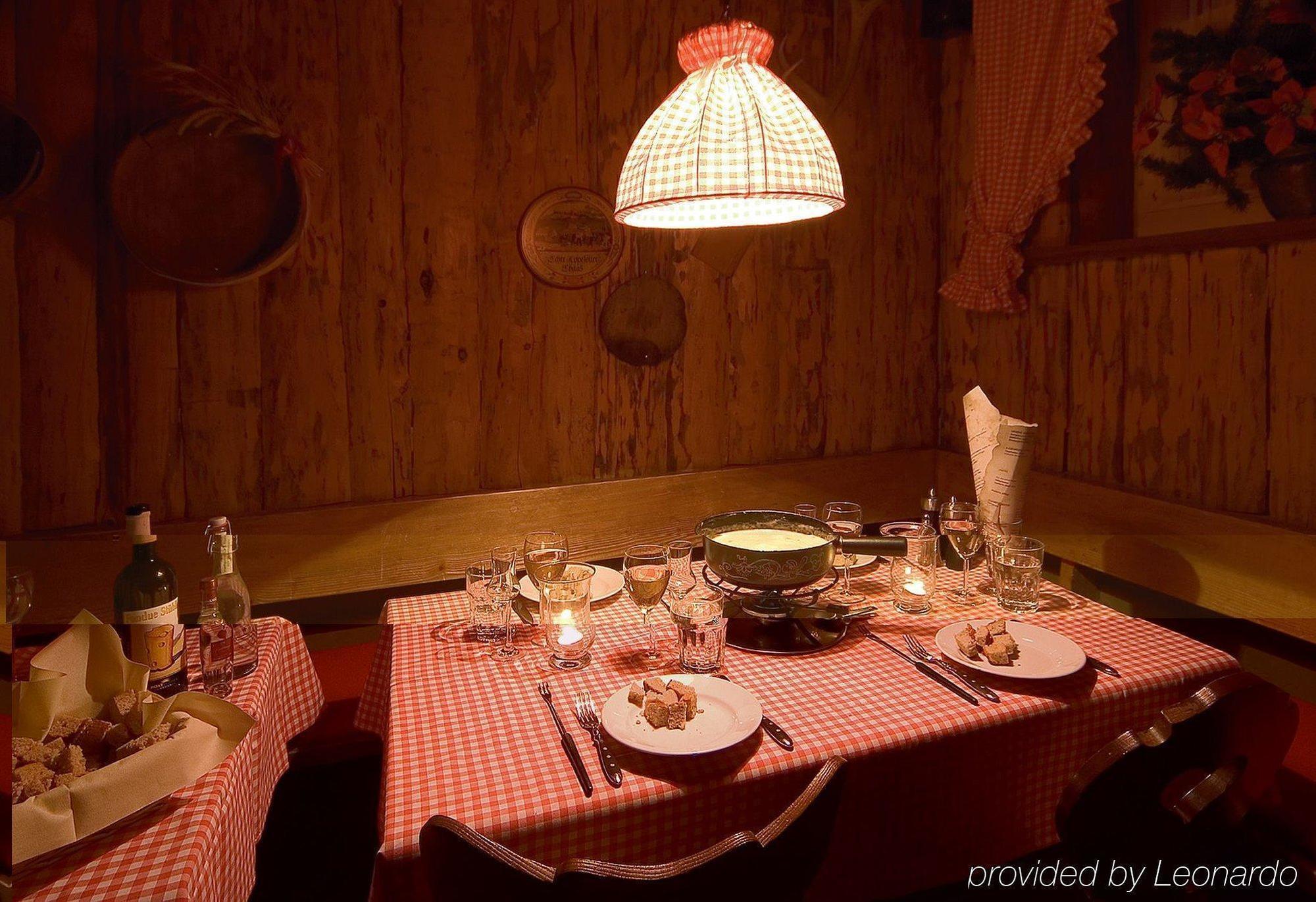 Posthotel Holiday Villa 아로사 레스토랑 사진